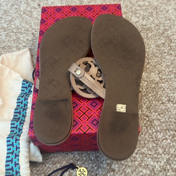 Tory Burch Miller Leather Sandals-Light Makeup- Size 9
W/Box And Dust Cover - Picture 5 of 9